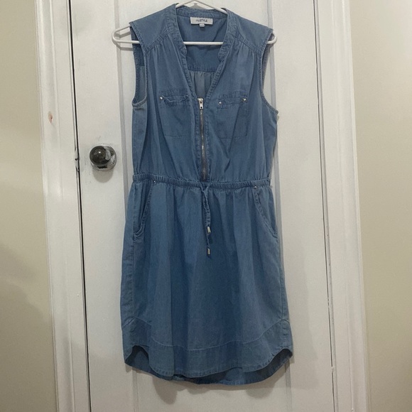 “My style” M denim sun dress, with draw waist and zipper too. - Picture 1 of 4